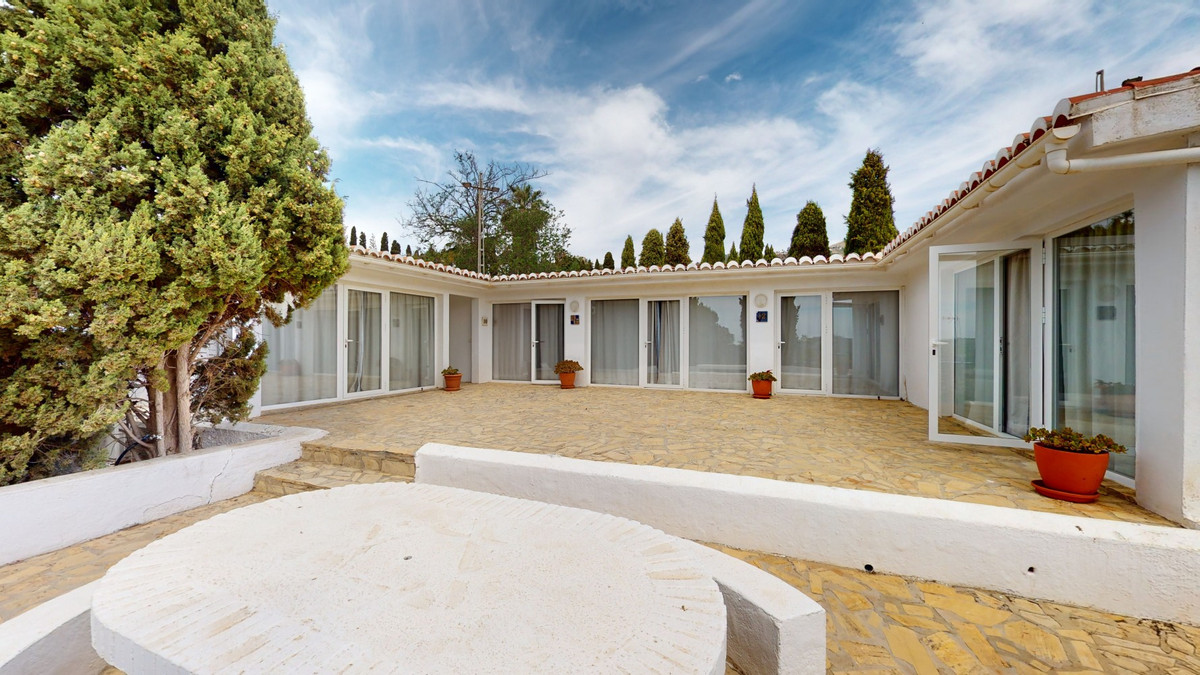 Se vende Villa - Chalet de 20 dormitorios en Costa Del Sol East, Málaga, España