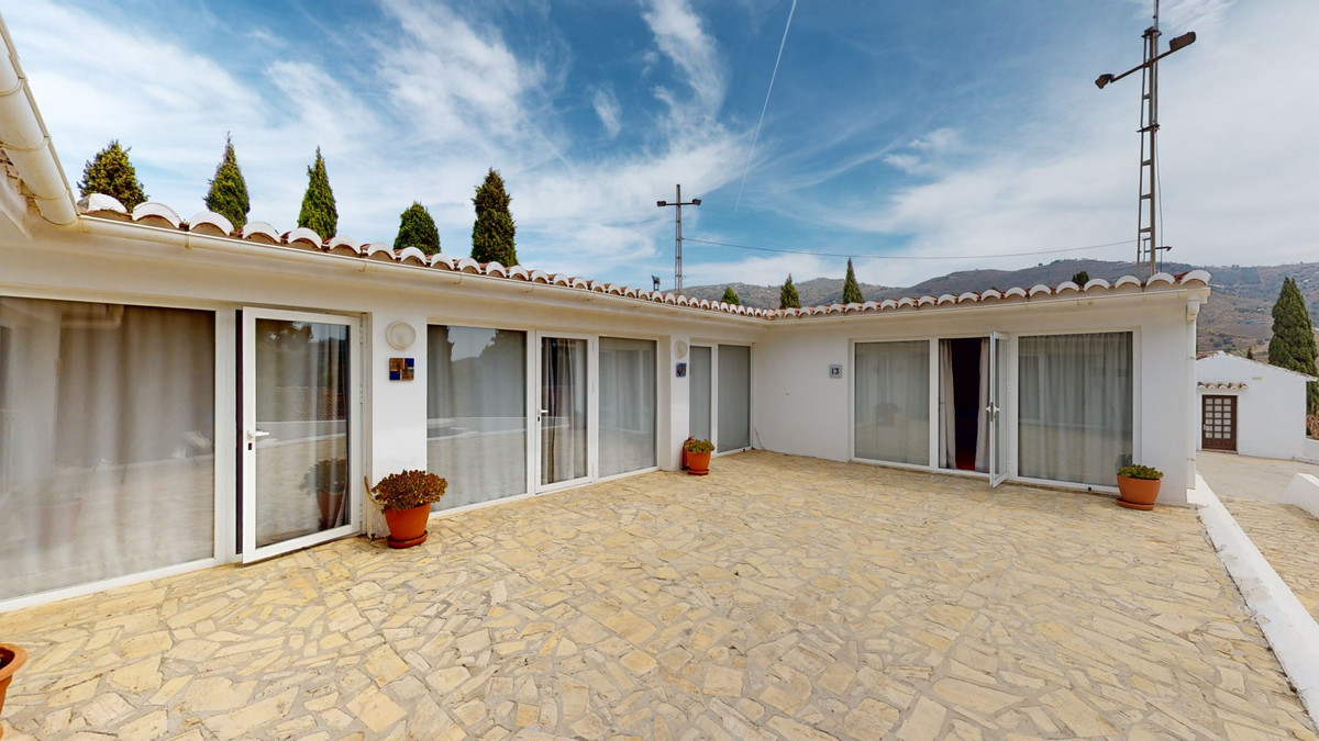 Se vende Villa - Chalet de 20 dormitorios en Costa Del Sol East, Málaga, España