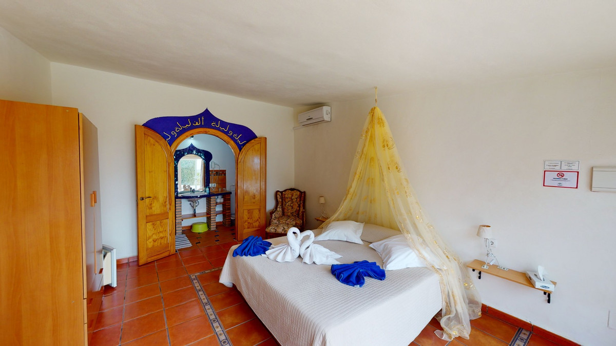Se vende Villa - Chalet de 20 dormitorios en Costa Del Sol East, Málaga, España