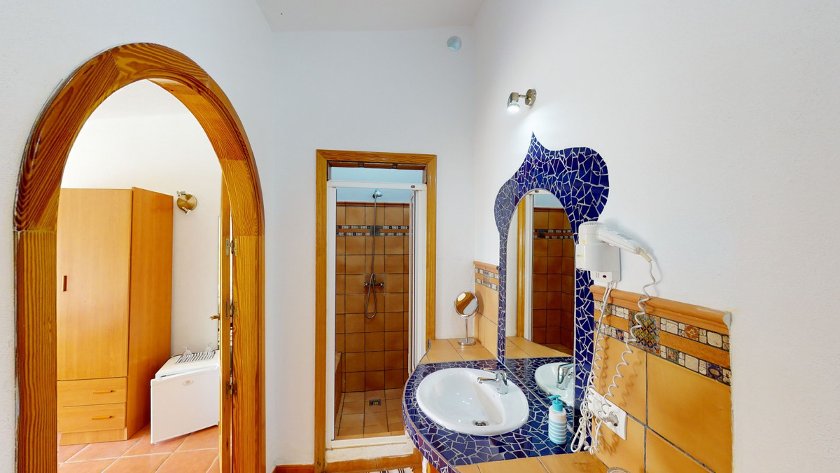 Se vende Villa - Chalet de 20 dormitorios en Costa Del Sol East, Málaga, España