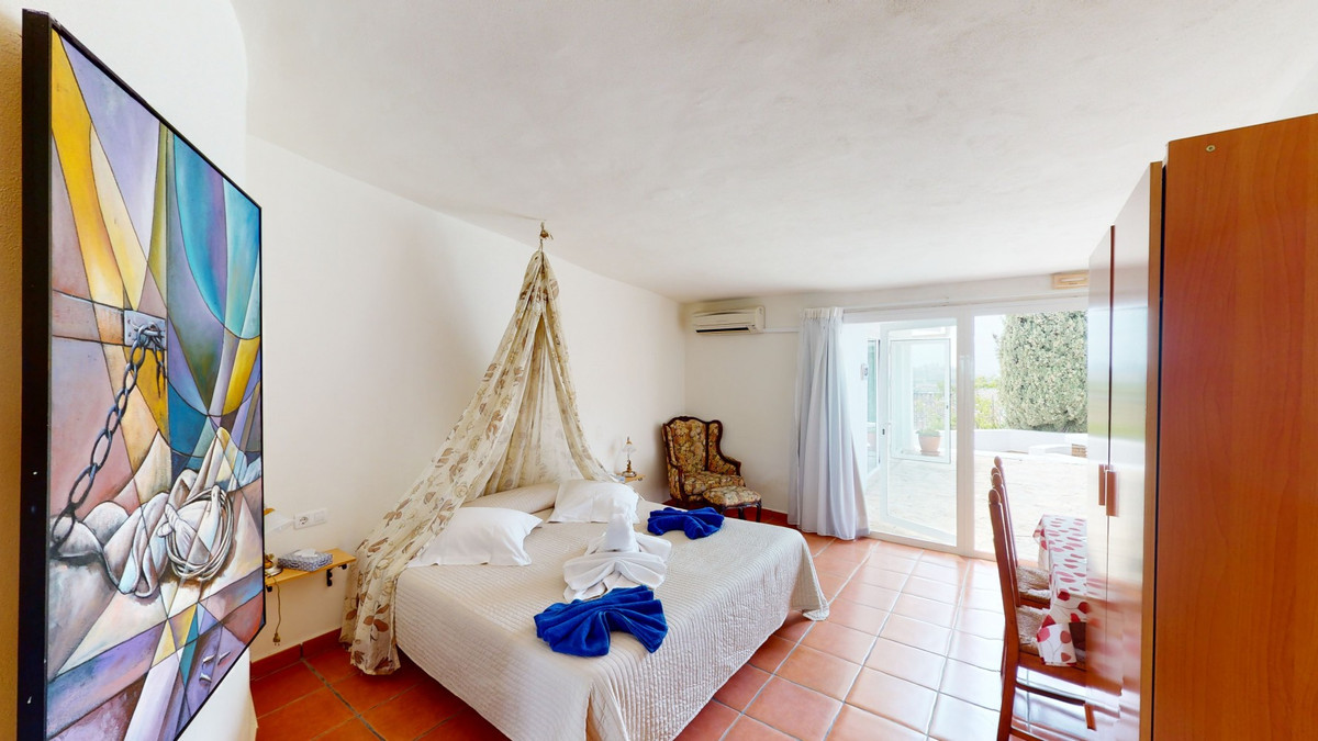 Se vende Villa - Chalet de 20 dormitorios en Costa Del Sol East, Málaga, España