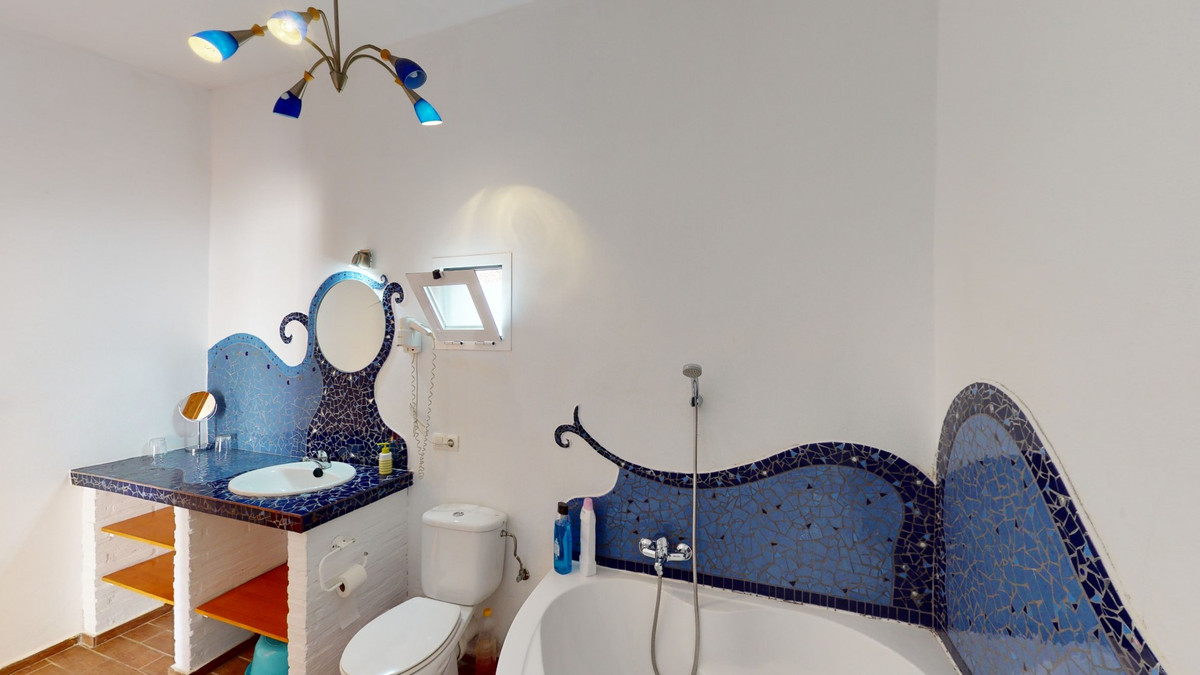 Se vende Villa - Chalet de 20 dormitorios en Costa Del Sol East, Málaga, España