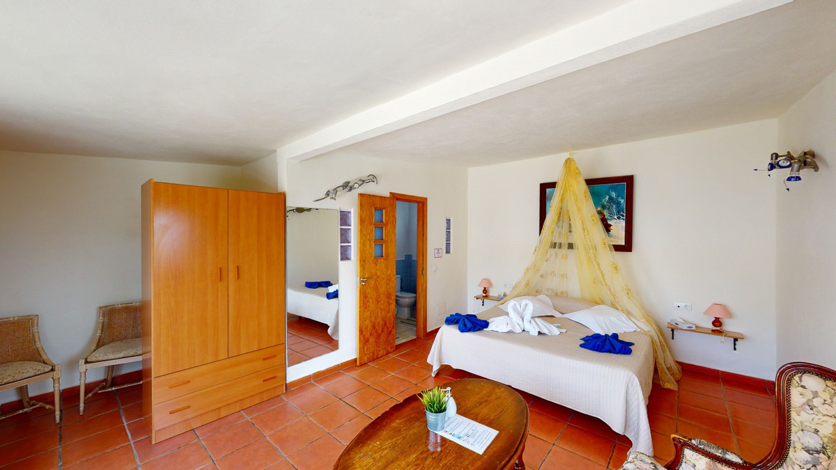 Se vende Villa - Chalet de 20 dormitorios en Costa Del Sol East, Málaga, España