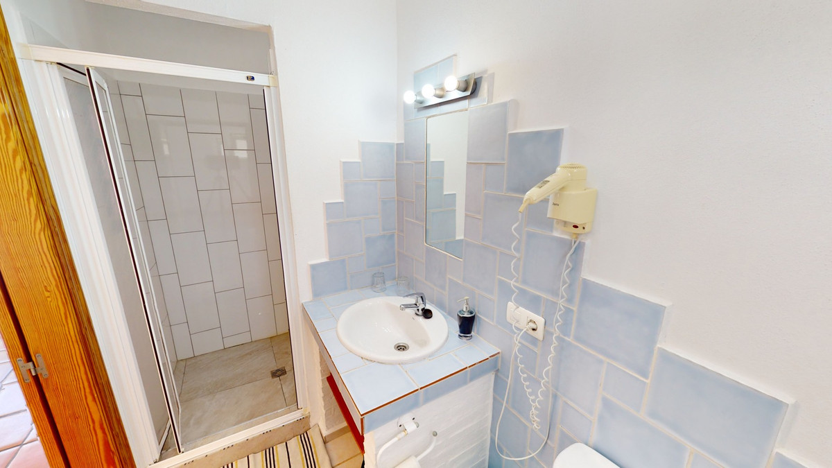 Se vende Villa - Chalet de 20 dormitorios en Costa Del Sol East, Málaga, España