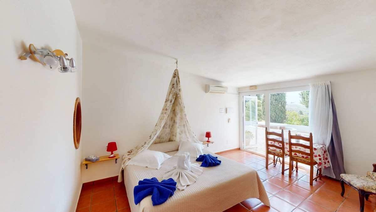 Se vende Villa - Chalet de 20 dormitorios en Costa Del Sol East, Málaga, España