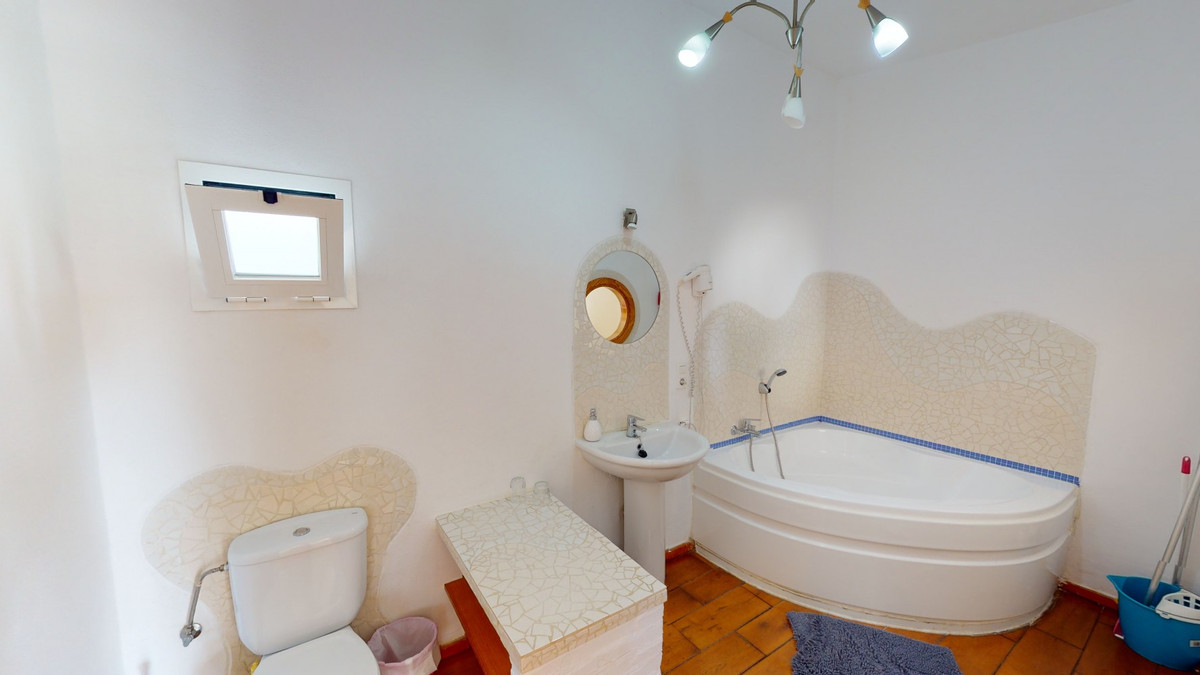 Se vende Villa - Chalet de 20 dormitorios en Costa Del Sol East, Málaga, España