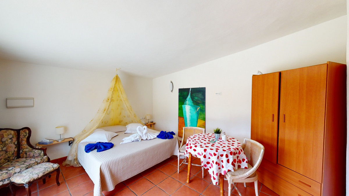 Se vende Villa - Chalet de 20 dormitorios en Costa Del Sol East, Málaga, España