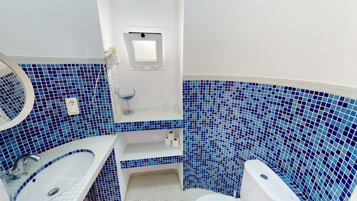 Se vende Villa - Chalet de 20 dormitorios en Costa Del Sol East, Málaga, España