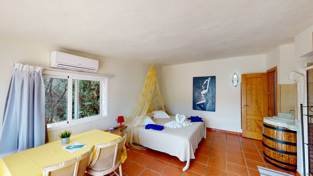 Se vende Villa - Chalet de 20 dormitorios en Costa Del Sol East, Málaga, España