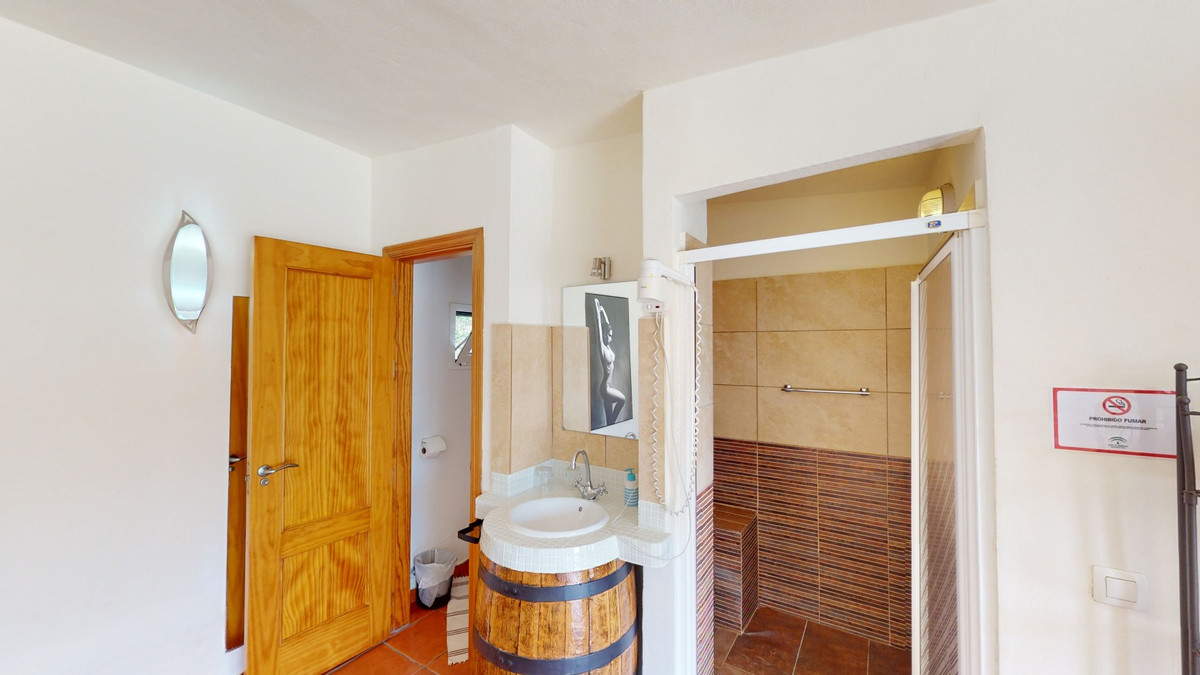 Se vende Villa - Chalet de 20 dormitorios en Costa Del Sol East, Málaga, España