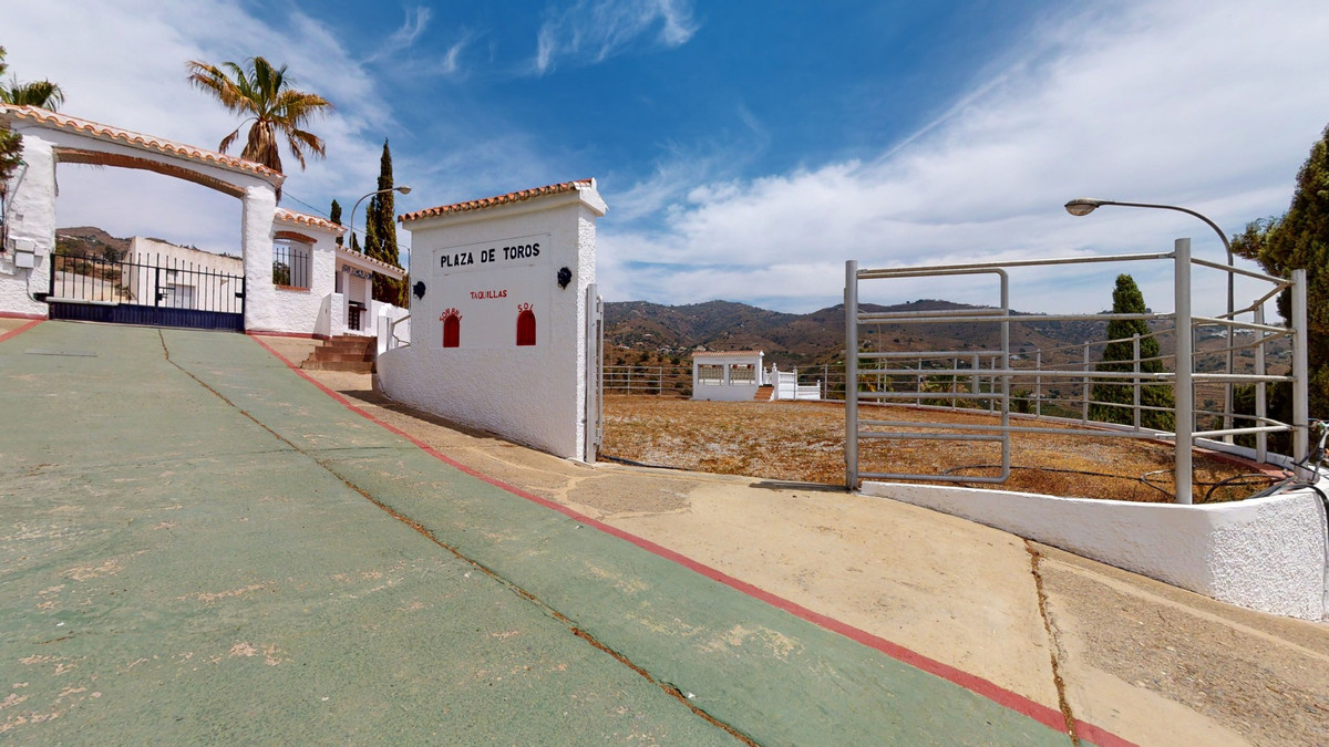 Se vende Villa - Chalet de 20 dormitorios en Costa Del Sol East, Málaga, España