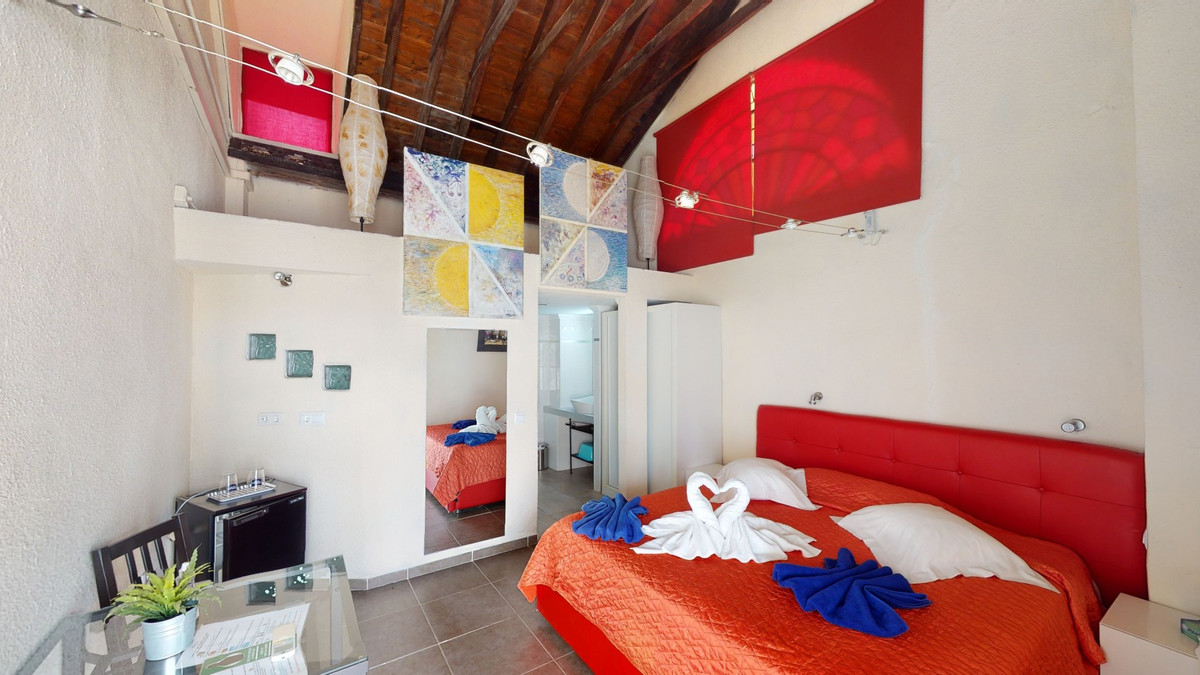 Se vende Villa - Chalet de 20 dormitorios en Costa Del Sol East, Málaga, España