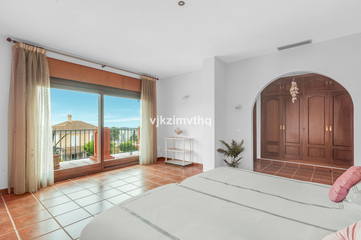 5 Bed Townhouse for sale in Benahavís Costa Del Sol, Málaga, Spain