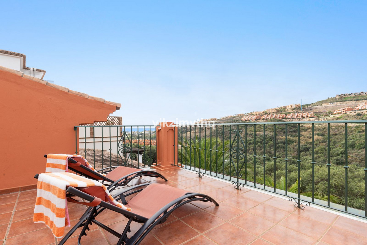 5 Bed Townhouse for sale in Benahavís Costa Del Sol, Málaga, Spain