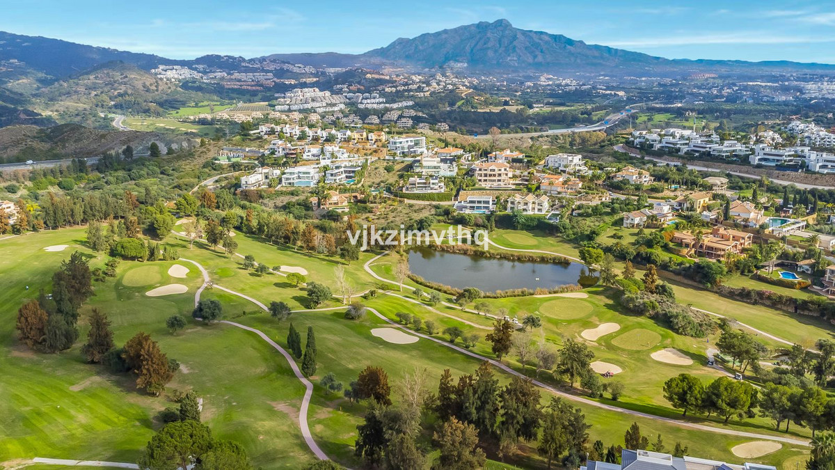 5 Bed Townhouse for sale in Benahavís Costa Del Sol, Málaga, Spain
