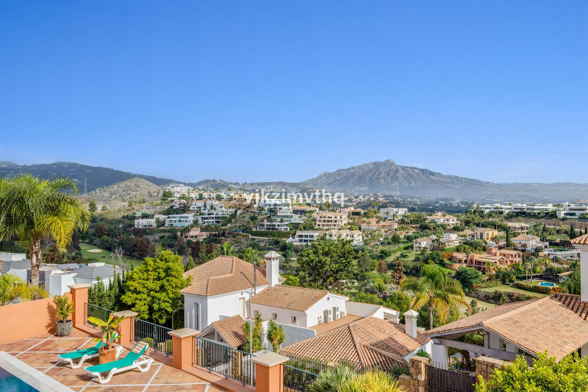 5 Bed Townhouse for sale in Benahavís Costa Del Sol, Málaga, Spain