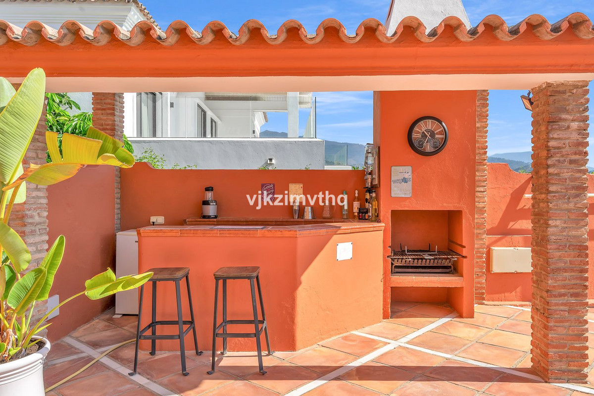 5 Bed Townhouse for sale in Benahavís Costa Del Sol, Málaga, Spain
