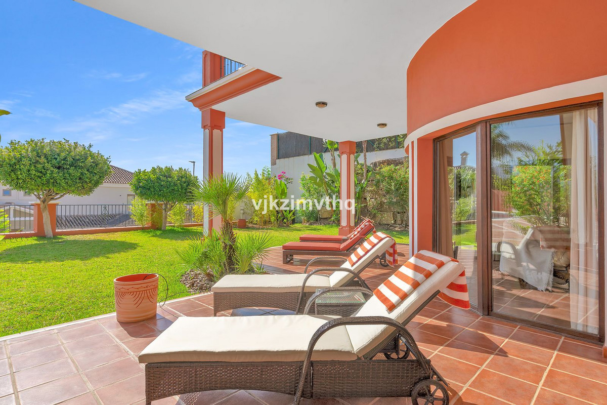 5 Bed Townhouse for sale in Benahavís Costa Del Sol, Málaga, Spain