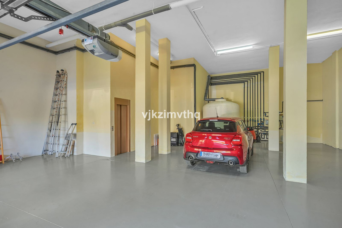 5 Bed Townhouse for sale in Benahavís Costa Del Sol, Málaga, Spain