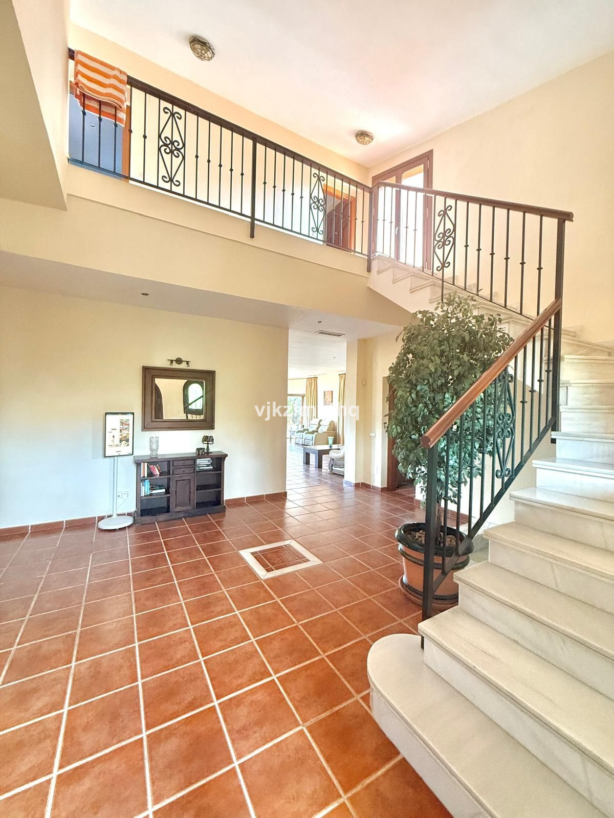 5 Bed Townhouse for sale in Benahavís Costa Del Sol, Málaga, Spain