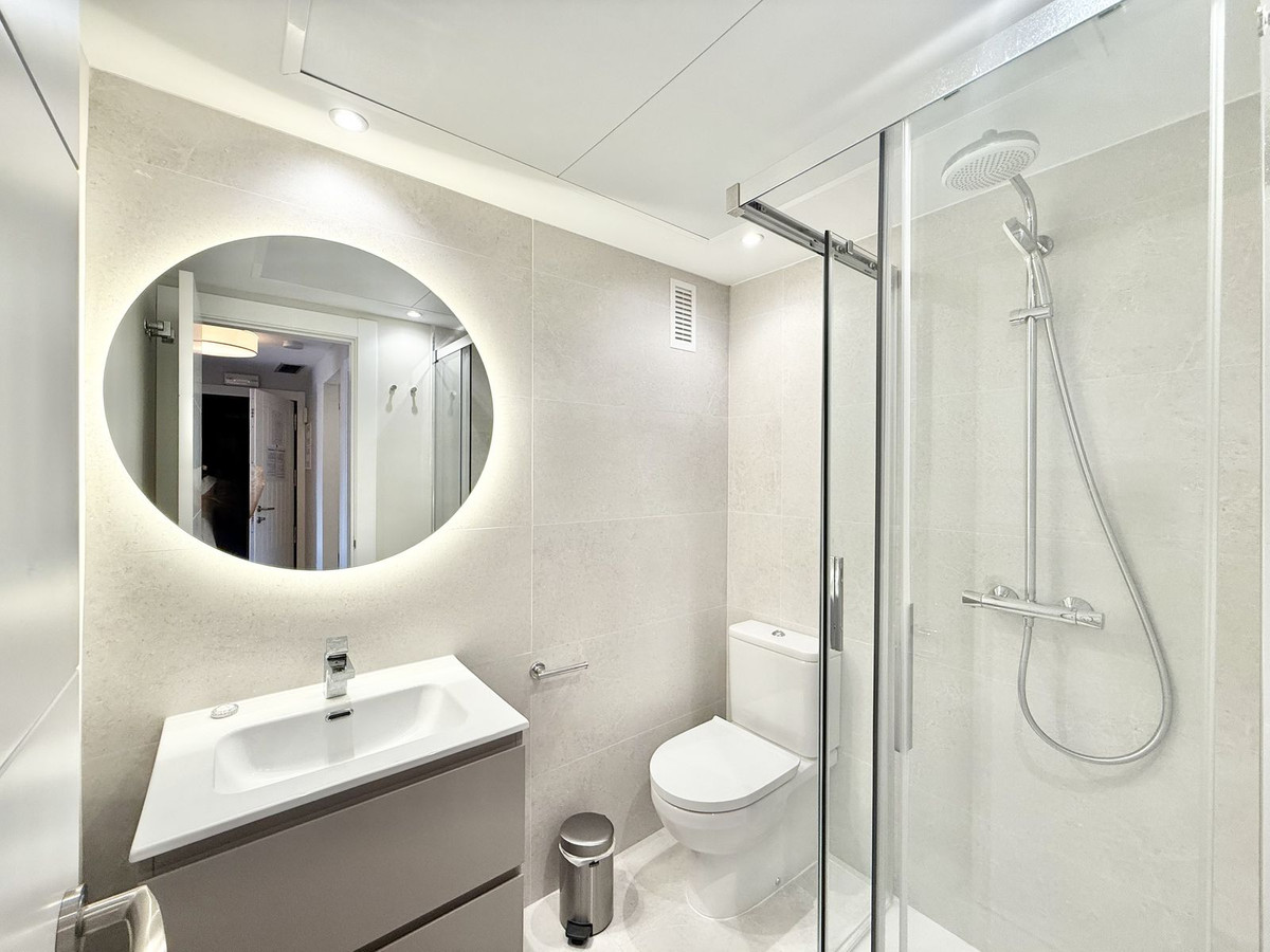 2 Bed Apartment for sale in Benahavís Costa Del Sol, Málaga, Spain