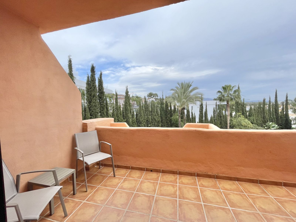 2 Bed Apartment for sale in Benahavís Costa Del Sol, Málaga, Spain