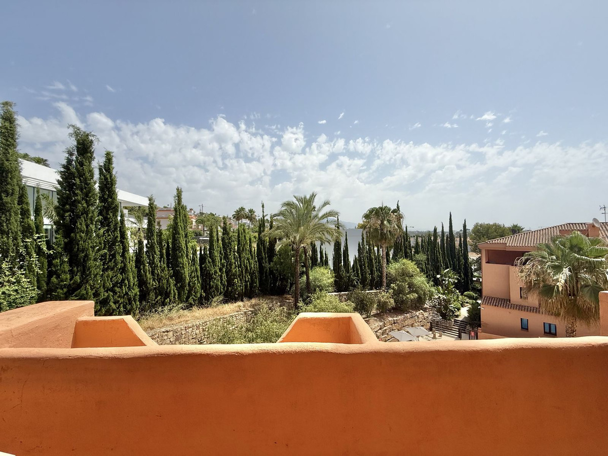 2 Bed Apartment for sale in Benahavís Costa Del Sol, Málaga, Spain