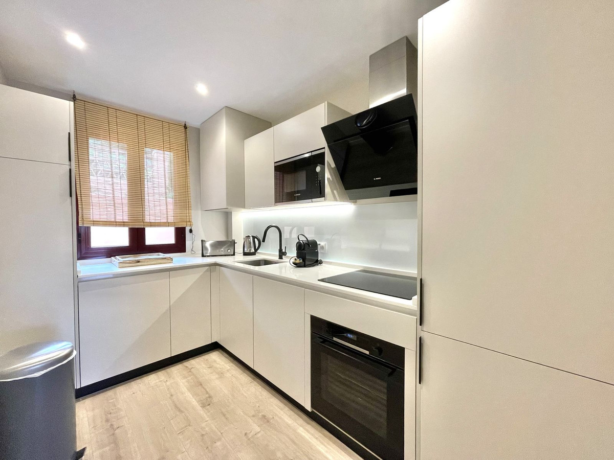 2 Bed Apartment for sale in Benahavís Costa Del Sol, Málaga, Spain