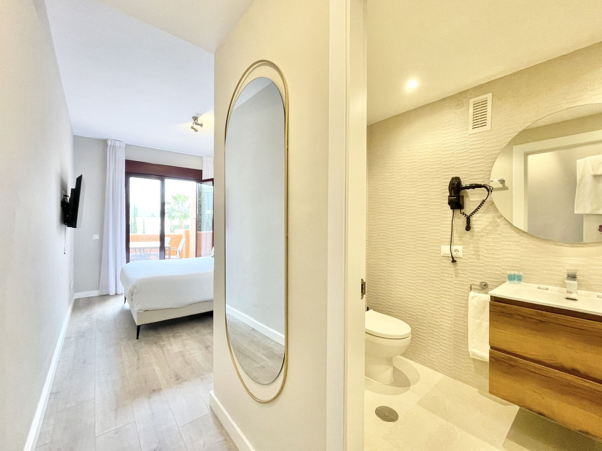 2 Bed Apartment for sale in Benahavís Costa Del Sol, Málaga, Spain