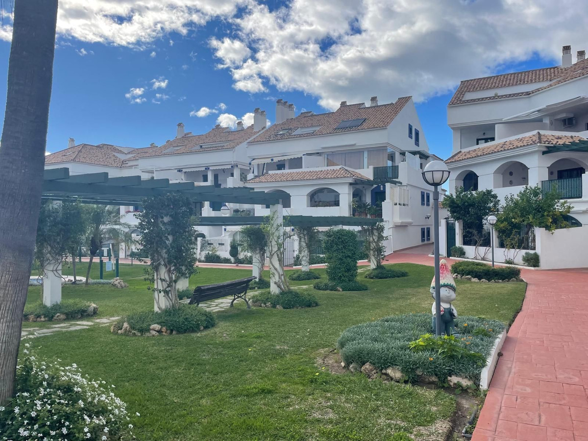 3 Bed Apartment for sale in San Pedro De Alcántara Costa Del Sol, Málaga, Spain