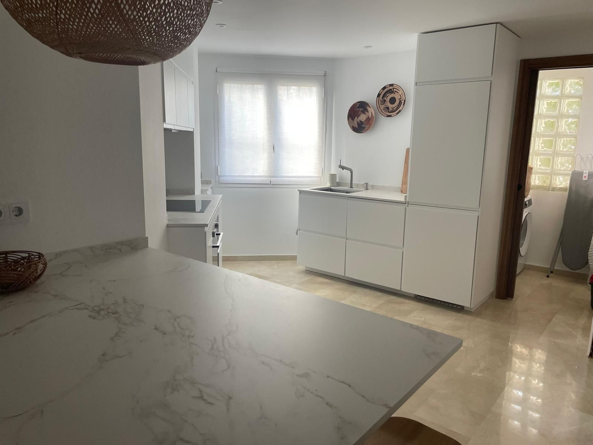 3 Bed Apartment for sale in San Pedro De Alcántara Costa Del Sol, Málaga, Spain