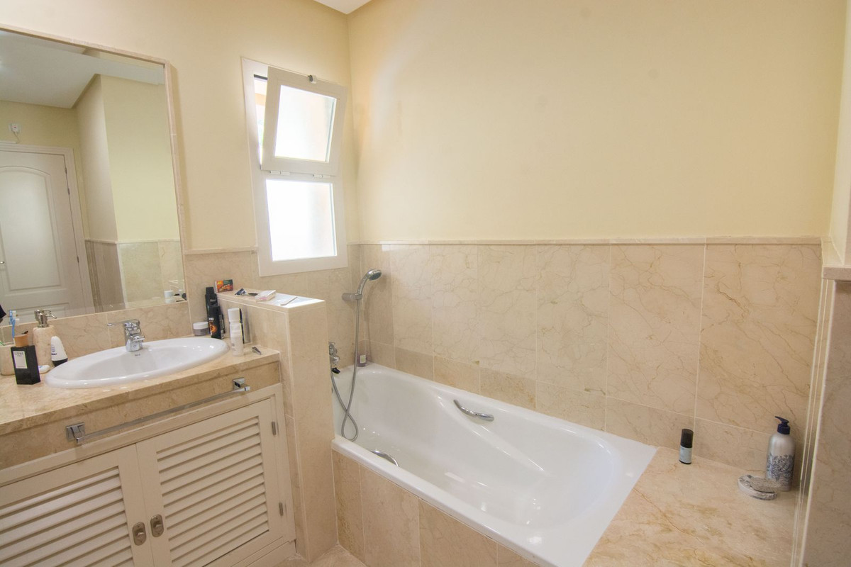 2 Bed Apartment for sale in La Mairena Costa Del Sol, Málaga, Spain