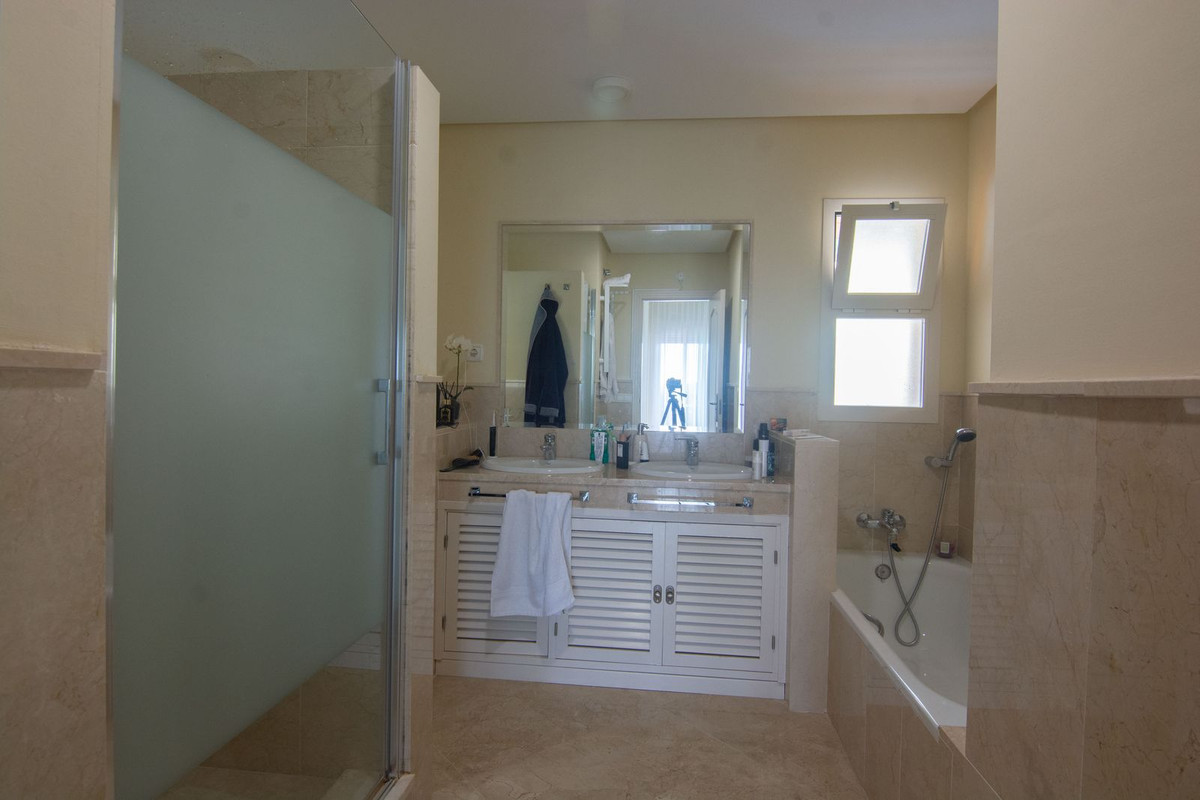2 Bed Apartment for sale in La Mairena Costa Del Sol, Málaga, Spain