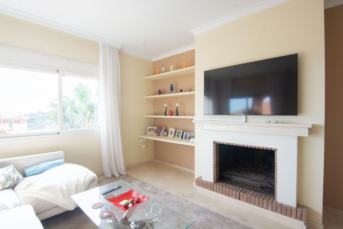 2 Bed Apartment for sale in La Mairena Costa Del Sol, Málaga, Spain