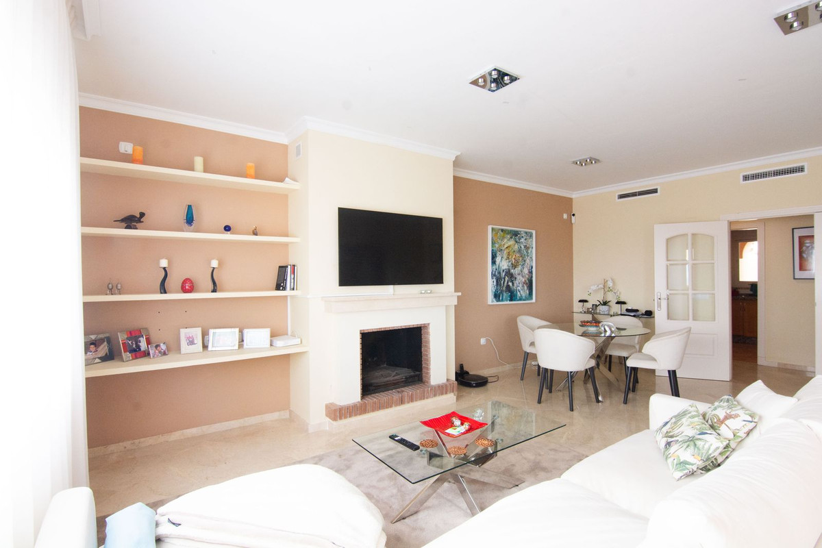 2 Bed Apartment for sale in La Mairena Costa Del Sol, Málaga, Spain