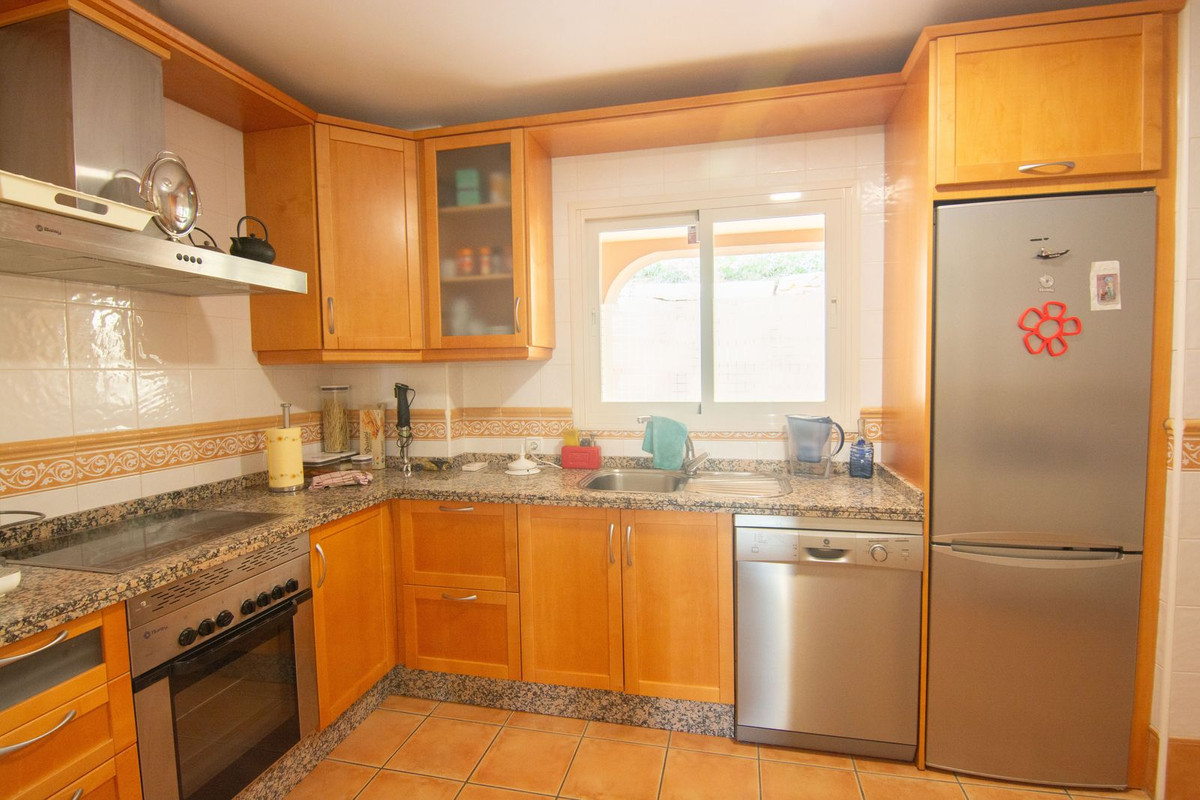 2 Bed Apartment for sale in La Mairena Costa Del Sol, Málaga, Spain