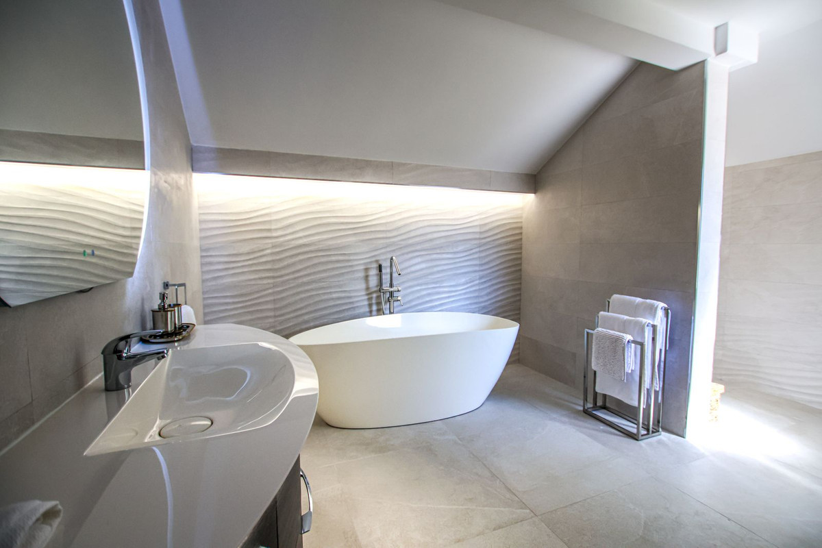 Se vende Villa - Chalet de 6 dormitorios en Costa Del Sol, Málaga, España