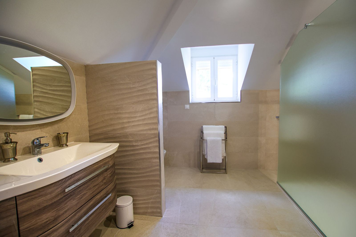 Se vende Villa - Chalet de 6 dormitorios en Costa Del Sol, Málaga, España