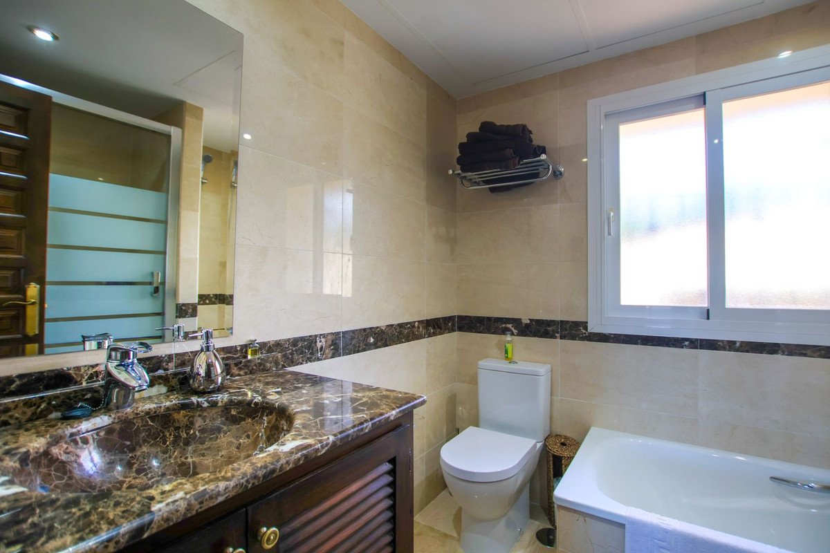 Se vende Villa - Chalet de 6 dormitorios en Costa Del Sol, Málaga, España