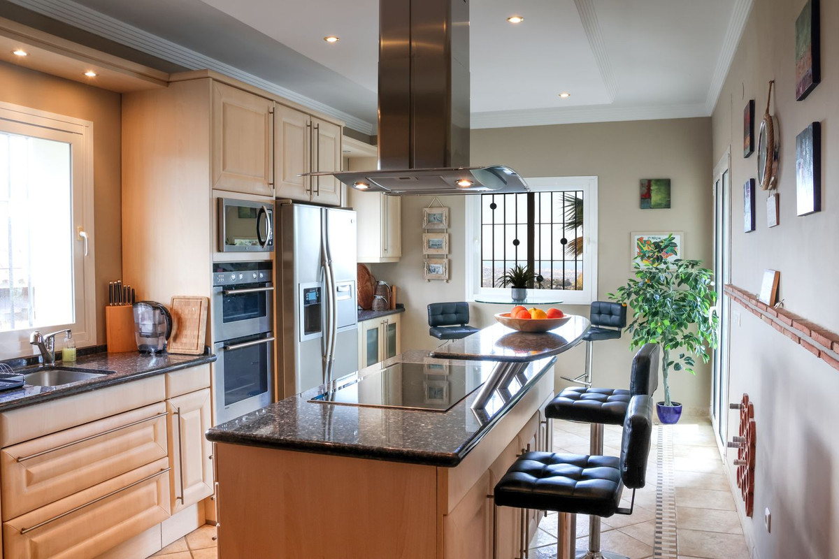 Se vende Villa - Chalet de 6 dormitorios en Costa Del Sol, Málaga, España