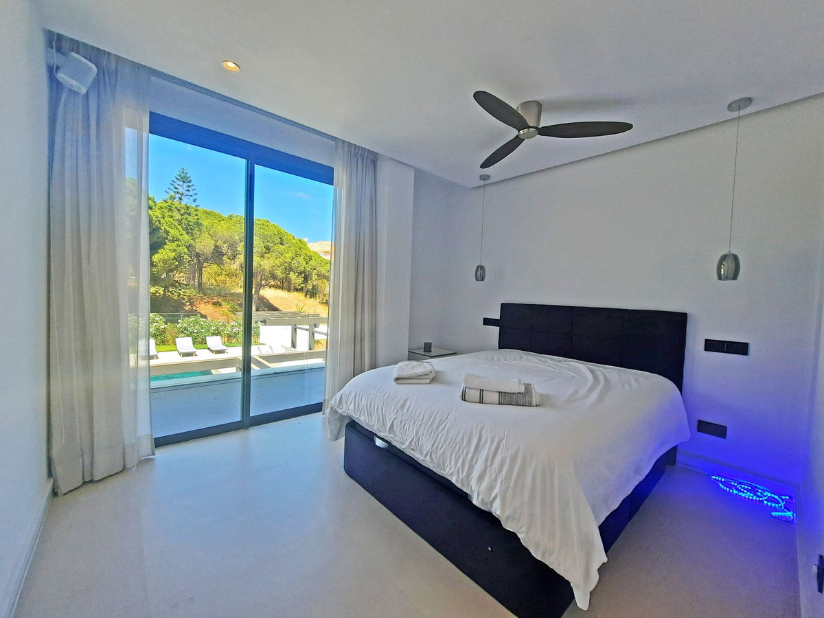 Se vende Villa - Chalet de 4 dormitorios en Costa Del Sol, Málaga, España