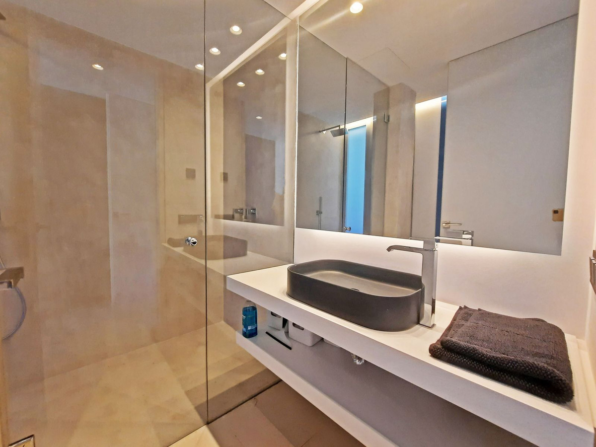 Se vende Villa - Chalet de 4 dormitorios en Costa Del Sol, Málaga, España