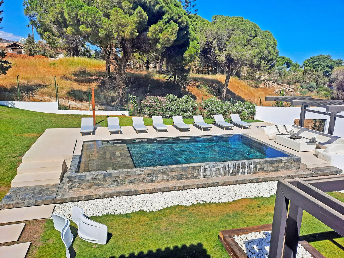 Se vende Villa - Chalet de 4 dormitorios en Costa Del Sol, Málaga, España