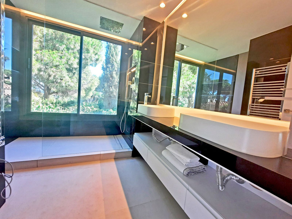 Se vende Villa - Chalet de 4 dormitorios en Costa Del Sol, Málaga, España