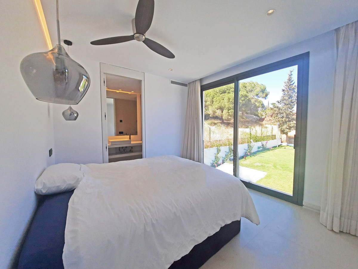 Se vende Villa - Chalet de 4 dormitorios en Costa Del Sol, Málaga, España
