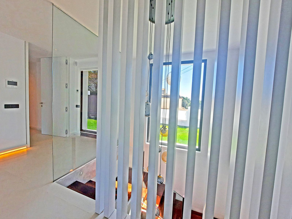 Se vende Villa - Chalet de 4 dormitorios en Costa Del Sol, Málaga, España