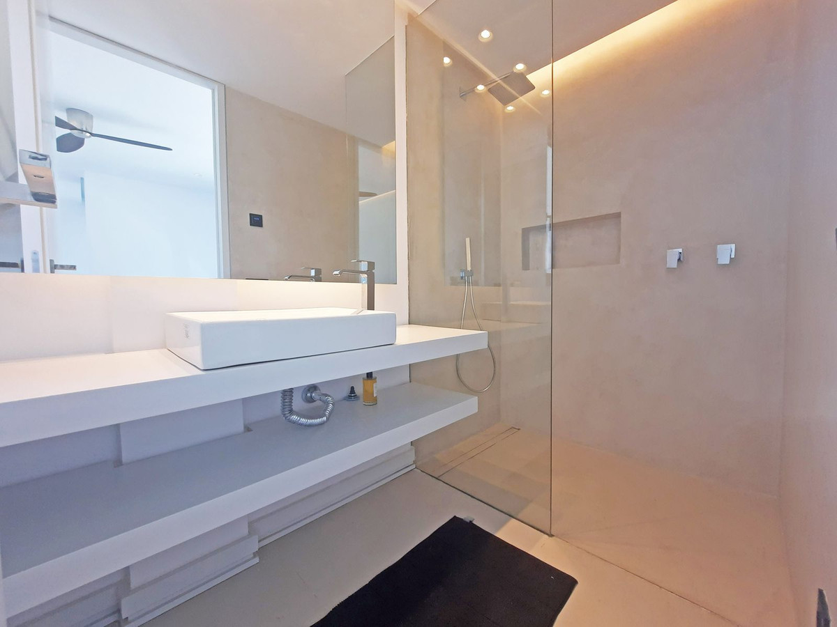 Se vende Villa - Chalet de 4 dormitorios en Costa Del Sol, Málaga, España