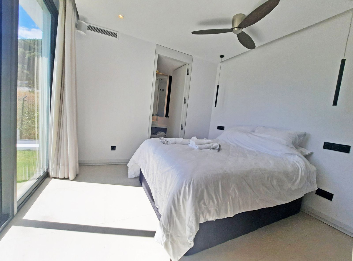 Se vende Villa - Chalet de 4 dormitorios en Costa Del Sol, Málaga, España
