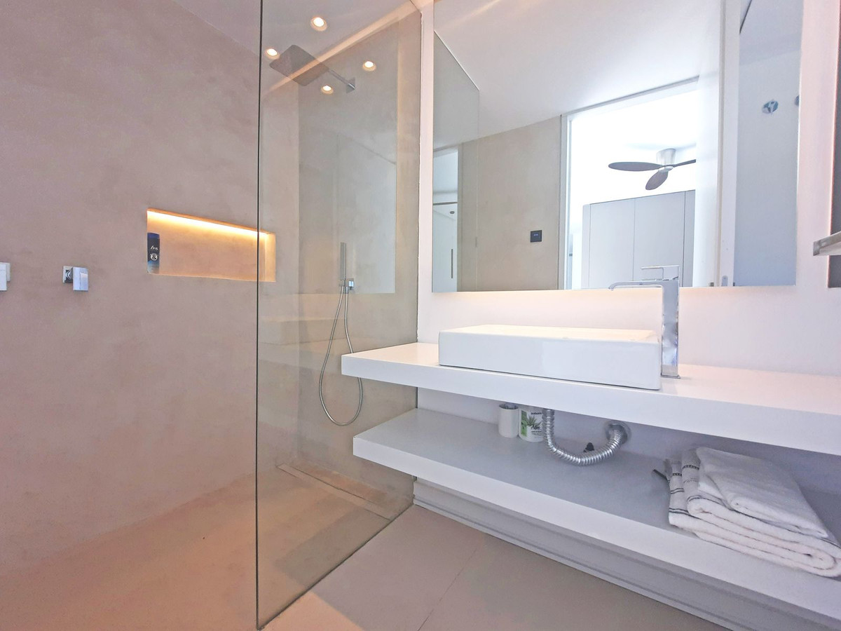 Se vende Villa - Chalet de 4 dormitorios en Costa Del Sol, Málaga, España