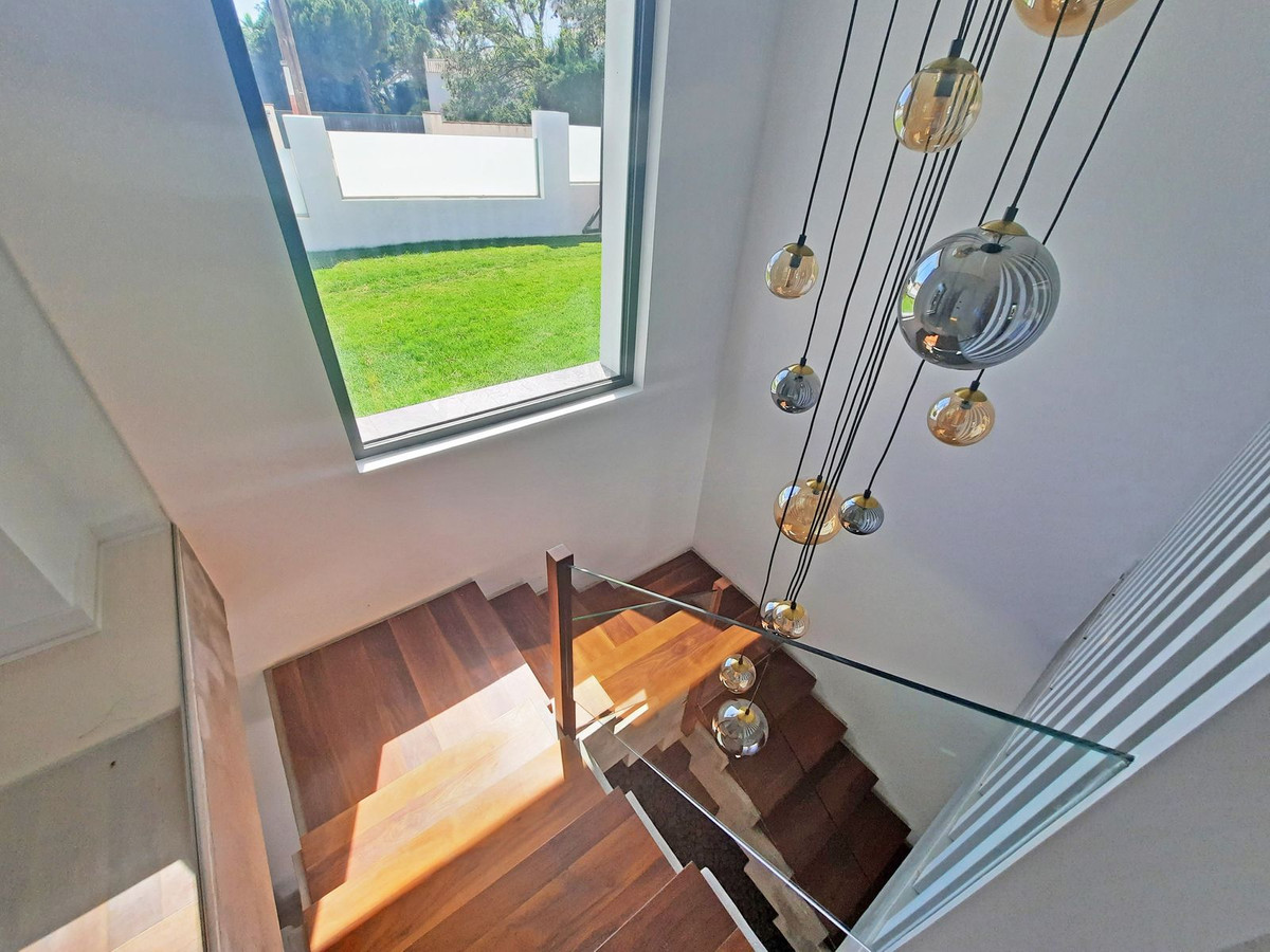 Se vende Villa - Chalet de 4 dormitorios en Costa Del Sol, Málaga, España